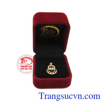 Quà tặng cho người thân và bạn bè. Mặt dây xinh đẹp 18k