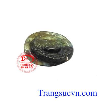 Mặt Đức mẹ sapphire đẹp là món quà ý nghĩa dành tặng người thân