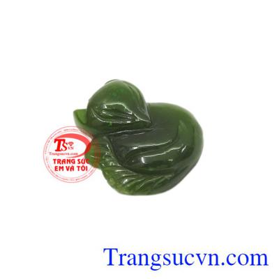 Mặt hồ ly Nephrite đẹp biểu tượng cho sự khôn khéo, sắc đẹp và quyền lực.