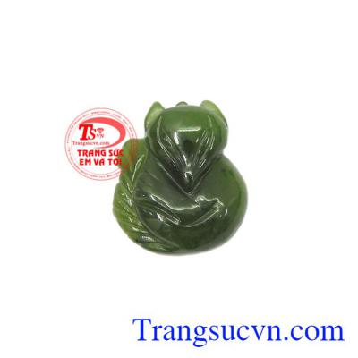 Mặt hồ ly Nephrite may mắn thiên nhiên tinh xảo, sắc nét.