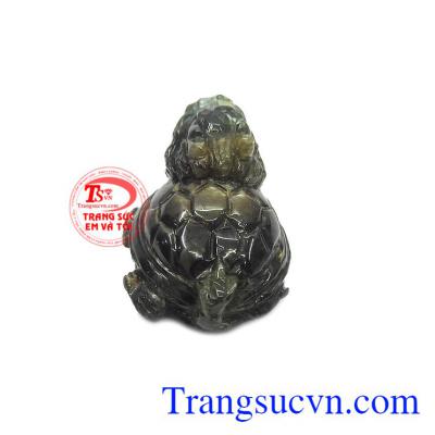 Long quy là sự kết hợp giữa hai linh vật rồng và rùa. Mặt long quy sapphir cao cấp