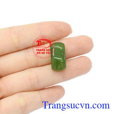 Mặt Nephrite xinh xắn là món quà ý nghĩa dành tặng cho người thân, bạn bè.