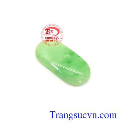 Mặt ngọc phỉ thúy tài lộc bình an có tác dụng mang đến tiền tài, vận khí, sức khỏe, may mắn cho gia chủ, xua đuổi tà ma giúp chủ nhân tránh khỏi những đen đủi, những luồng khí tiêu cực