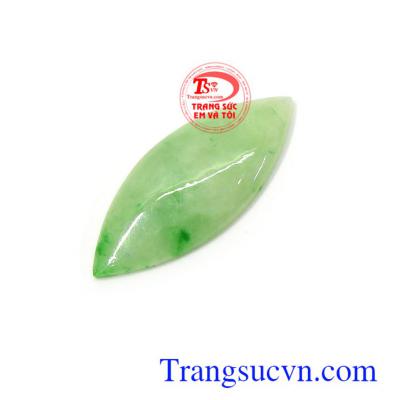 Mặt ngọc phỉ thúy thịnh vượng có tác dụng mang đến tiền tài, vận khí, sức khỏe, may mắn cho gia chủ, xua đuổi tà ma giúp người đeo tránh khỏi những đen đủi, những luồng khí tiêu cực