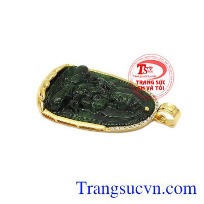 Sản phẩm kết hợp ngọc cẩm thạch thiên nhiên và vàng tây 14k bền đẹp. Mặt phật jadeite tuổi mùi-tuổi thân