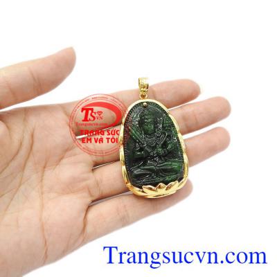 Ngọc cẩm thạch mang lại sự bình an và may mắn cho người sử dụng. Mặt phật jadeite tuổi sửu-tuổi dần.