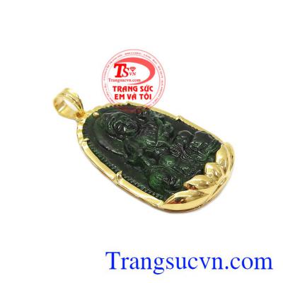 Mặt phật jadeite tuổi thìn-tuổi tỵ là sự kết hợp hài hòa giữa ngọc cẩm thạch thiên nhiên và vàng tây 14k. 