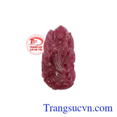 Mặt quan âm ruby chất lượng là sản phẩm được chế tác từ đá ruby thiên nhiên, chạm khắc tỉ mỉ, đẹp mắt.