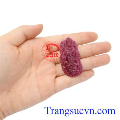 Mặt quan âm ruby chất lượng, tinh tế.