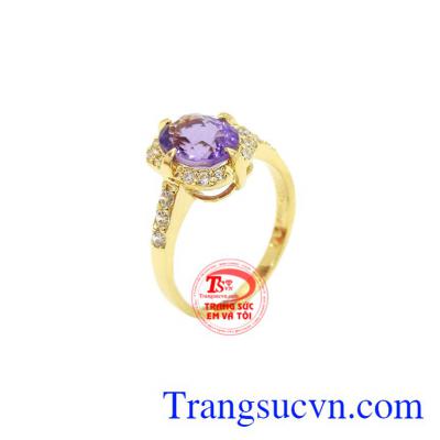 Nhẫn nữ đá thạch anh tím oval/Facet được chế tác tỉ mỉ, tinh tế, tôn lên vẻ đẹp cho người đeo.