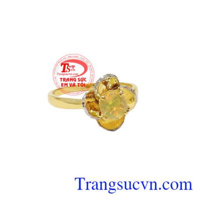 Người Phương Đồng xem việc lựa chọn loại đá quý phù hợp sẽ mang lại nhiều may mắn bất ngờ cho người đeo vì vậy việc lựa chọn trang sức đá quý không đơn thuần là tìm kiếm vẻ đẹp mà nó còn mang một ý nghĩa khác đó là may mắn và hưng thịnh