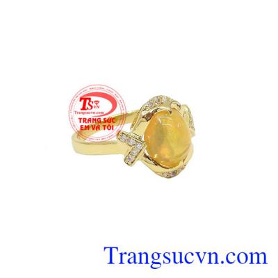 Đá Opal có dao động năng lượng cao giúp người đeo trở nên nhạy cảm, sáng suốt