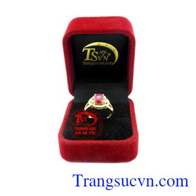 Nhẫn nữ Ruby sang trọng, quý phái.