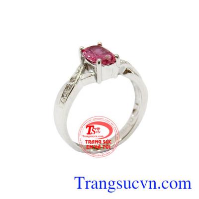 Nhẫn nữ vàng trắng 18k đẹp là sản phẩm nhẫn nữ đẹp sang trọng, quý phái được các bạn nữ yêu thích