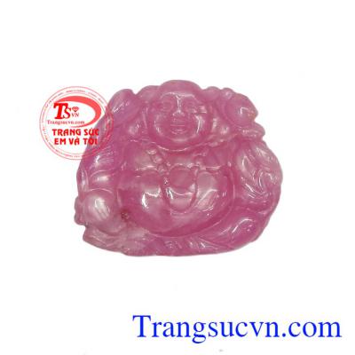 Phật Di Lắc Đá Ruby Bình An là sản phẩm đá Ruby thiên nhiên được chạm khắc 3D tinh tế và tỉ mỉ