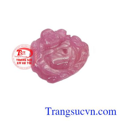 Đá ruby là biểu tượng của mặt Trời, quyền lực, tự do, may mắn và vui vẻ