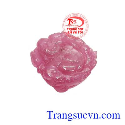 Phật Di Lặc Ruby Hạnh Phúc mang ý nghĩa cho sự ấm no, hạnh phúc, của cải đủ đầy