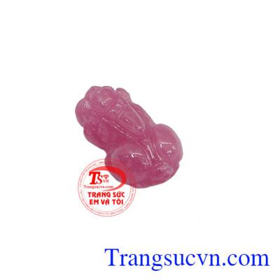 Tỳ hưu đá Ruby tự nhiên mang lại nhiều may mắn về tiền bạc, thuận lợi trong công việc kinh doanh