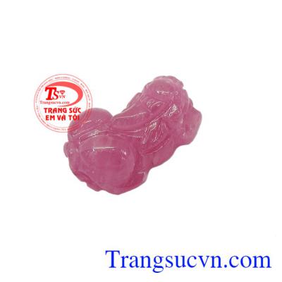 Tỳ hưu đá Ruby tự nhiên có thể bọc vàng làm mặt nhẫn, có giấy kiểm định đá tự nhiên