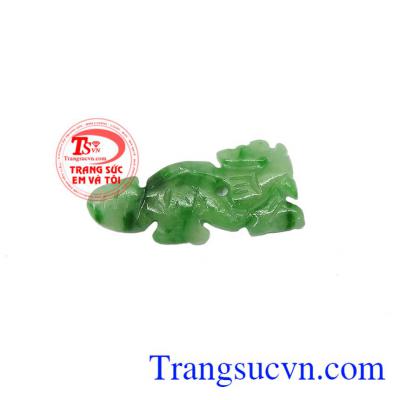 Tỳ hưu ngọc đẹp đại cát được chế tác từ ngọc cẩm thạch thiên nhiên, mang đến nhiều may mắn và tài lộc cho người đeo