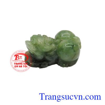 Tỳ hưu ngọc jadeite may mắn được chế tác từ ngọc cẩm thạch thiên nhiên, giao hàng nhanh trên toàn quốc