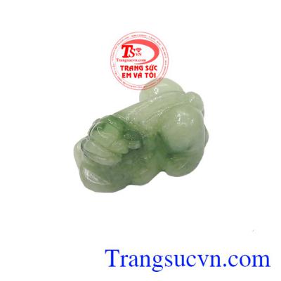 Tỳ hưu ngọc Jadeite tài lộc được chế tác từ ngọc cẩm thạch đẹp, có giấy kiểm định đá tự nhiên