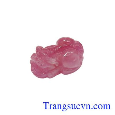 Tỳ Hưu Ruby Hưng Vượng có thể chế tác làm mặt dây chuyền, mặt nhẫn bọc vàng, kiểu dáng đẹp, sang trọng
