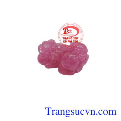 Tỳ hưu Ruby Thiên Nhiên Đẹp được chạm khắc tinh tế, sắc nét