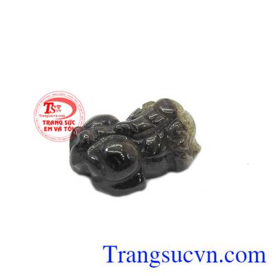 Sapphir được biết đến là biểu tượng cho sự chung thủy, tình yêu và giàu có. Tỳ hưu sapphir hợp mệnh
