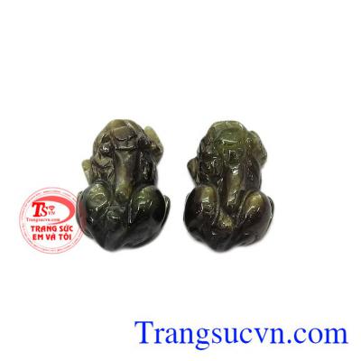 Sản phẩm thích hợp làm mặt dây hoặc mặt mặt nhẫn. Tỳ hưu sapphir thiên nhiên.