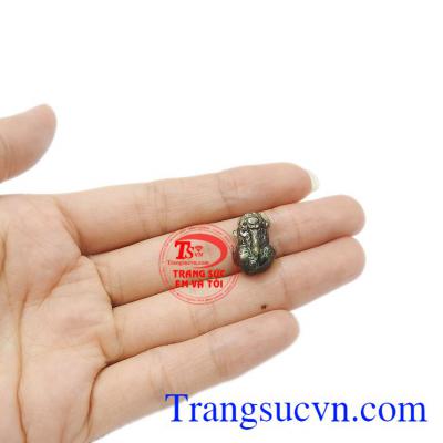 Sản phẩm chạm khắc đẹp, hợp phong thủy. Tỳ hưu sapphir thiên nhiên