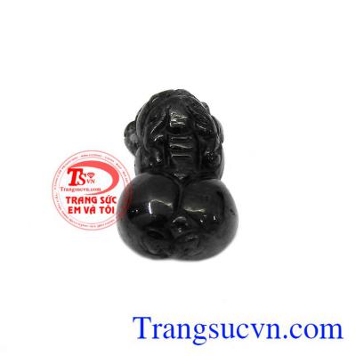 Tỳ hưu thạch anh tóc đen đẹp được chạm khắc tinh tế, hợp phong thủy. 