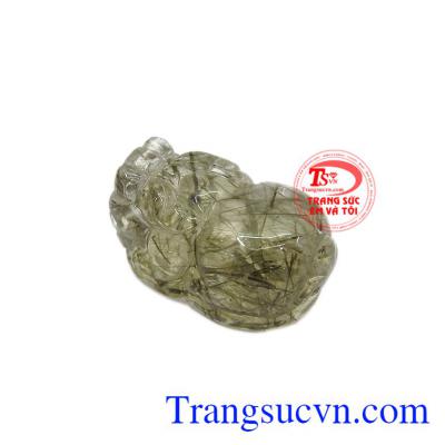 Tỳ hưu là linh vật giữ của, chiêu tài chiêu lộc mang lại sự giàu có và thịnh vượng cho gia chủ. Tỳ hưu thạch anh tóc độc đáo