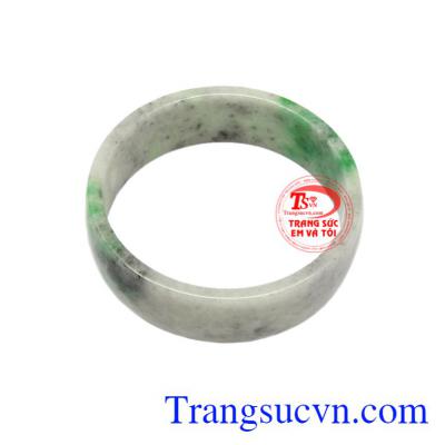 Vòng ngọc cẩm thạch đại cát có giấy kiểm định uy tín.