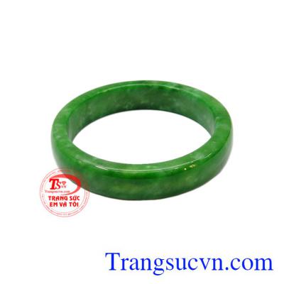 Vòng tay cẩm thạch như ý là mẫu sản phẩm được chế tác từ ngọc cẩm thạch thiên nhiên, màu đẹp, chất lượng.