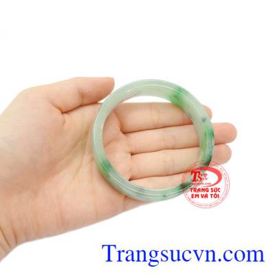 Vòng tay ngọc cẩm thạch chất lượng đẹp.