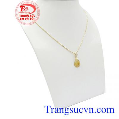 Bộ dây thạch anh tóc sang trọng là món quà ý nghĩa dành tặng các bà, các mẹ.