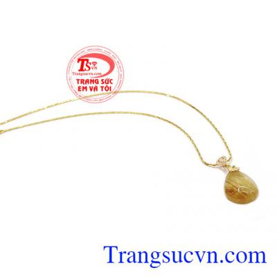 Thạch anh tóc vàng giúp thúc đẩy tập trung trí óc, hoạt động năng nổ thích hợp đối với những người làm việc nghiên cứu hoặc những người làm kinh doanh