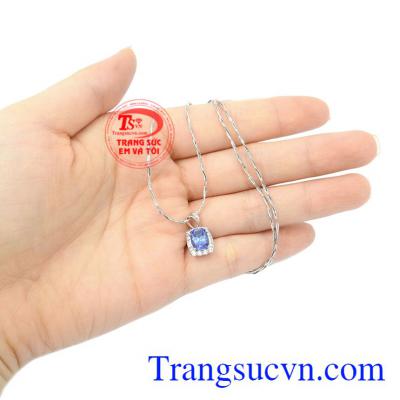 Bộ mặt dây nữ đá Iolite vàng trắng sang trọng.