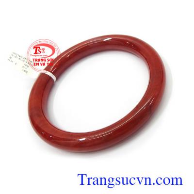 Cẩm thạch màu đỏ vòng tay được coi như vật hộ mệnh giúp xua đuổi tà ma, điều xui xẻo