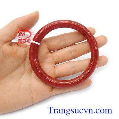 Cẩm thạch màu đỏ vòng tay rất được nhiều người ưa chuộng, là lá bùa hộ mệnh cho người yêu thương yêu