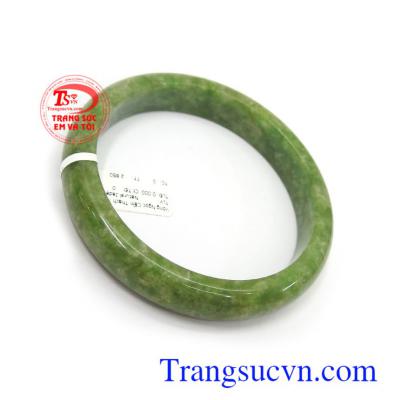 Cẩm vân vẩy đốm đẹp vừa là món đồ trang sức sang trọng quý phái vừa có ý nghĩa phong thủy có khả năng giải trừ tà khí, mang lại bình an, may mắn, tài lộc cho chủ nhân