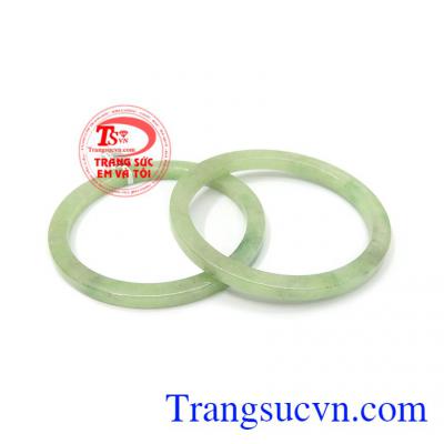 Cặp vòng ngọc cẩm thạch cạnh vuông đẹp đem lại sự bình yên, an yên cho người đeo