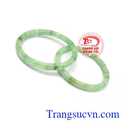 Nếu như mỗi dòng đá mang một ý nghĩa riêng thì cẩm thạch cũng không ngoại lệ, nó mang lại tiền tài, sức khỏe, hào quang cho người đeo.