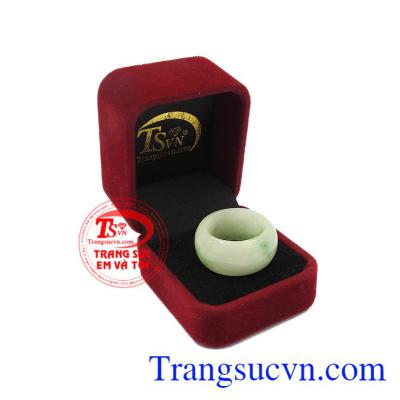 Chiếc nhẫn được giao bán trên toàn quốc. Chiếc Nhẫn Ngọc Vân Xanh Cho Nam Đẹp