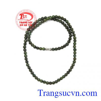 Ngọc cẩm thạch là tinh hoa của trời đất được các vua chúa quan lại thời xưa hết sức yêu thích và thường xuyên mang theo bên người,Chuỗi cổ ngọc cẩm thạch 5.5 ly