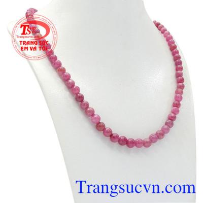 Chuỗi cổ ruby thiên nhiên đẹp thích hợp làm quà tặng cho các mẹ, các bà. 