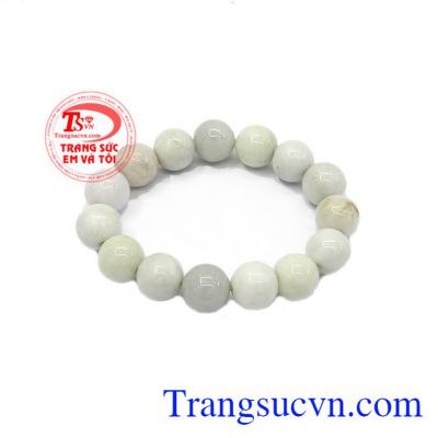 Ngọc ở trong đất sâu thẳm, từ vài nghìn năm đến vài triệu năm, trong phân chất của Ngọc chứa lấy vô số khoáng chất vi lượng, hấp thu tinh hoa Nhật Nguyệt Tinh Thần nên gọi là Tinh Hoa,Chuỗi vòng ngọc trắng