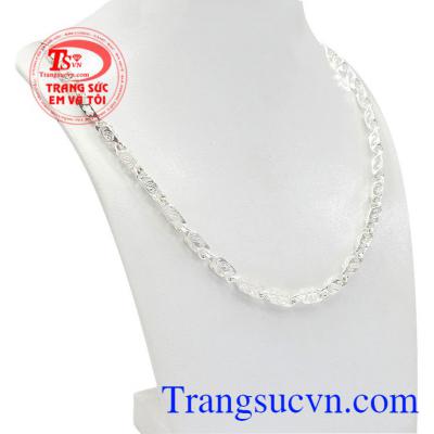 Dây chuyền bạc nam công tử được thiết kế vô cùng ấn tượng. 