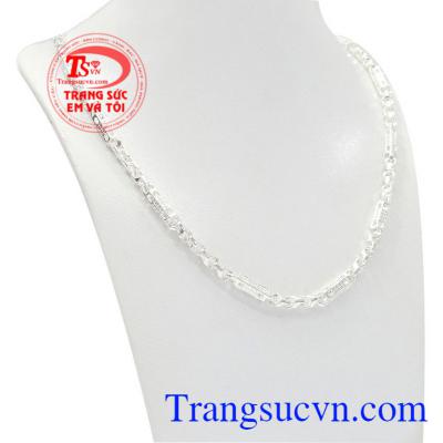 Dây chuyền bạc nam tài lộc được thiết kế với chi tiết hình kim tiền thể hiện cho sự giàu có và thịnh vượng.
